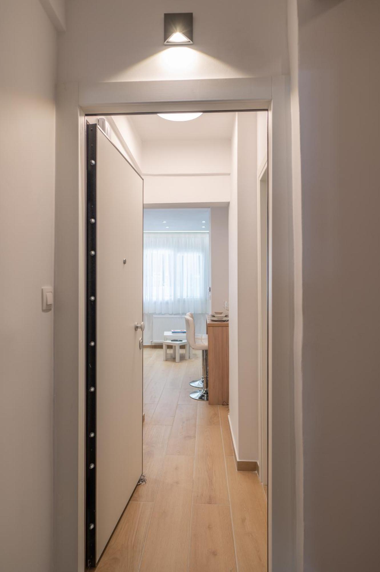 Honey Oak & Cream Patio By Nest Apartment Thessaloniki Exterior photo