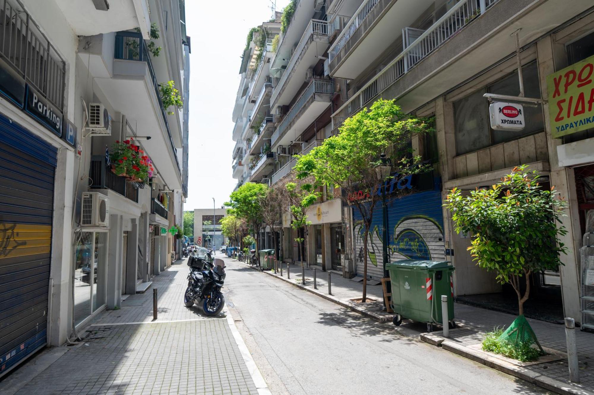 Honey Oak & Cream Patio By Nest Apartment Thessaloniki Exterior photo
