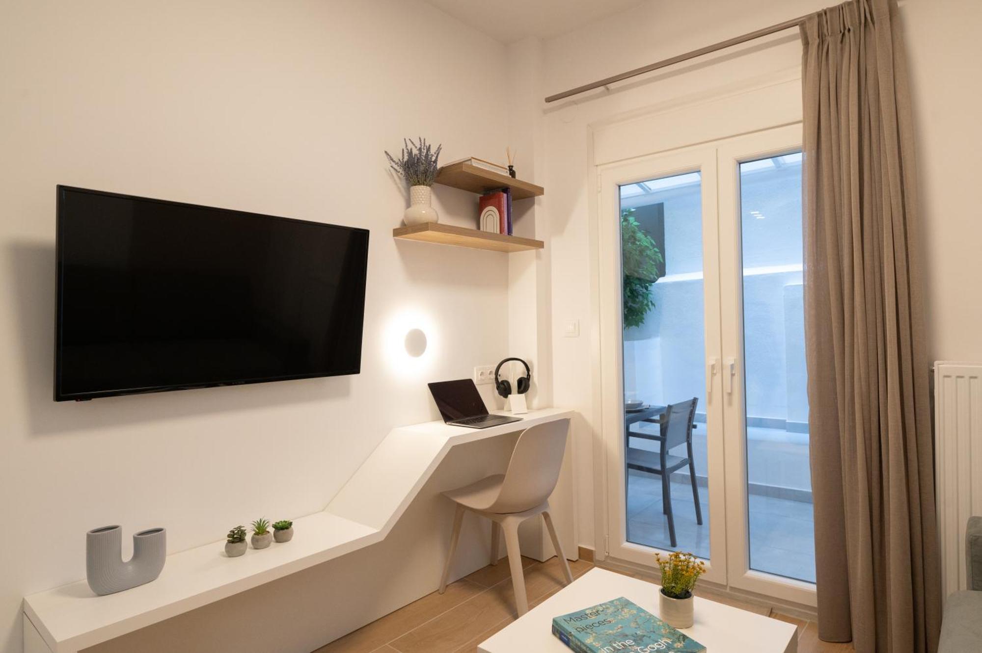 Honey Oak & Cream Patio By Nest Apartment Thessaloniki Exterior photo