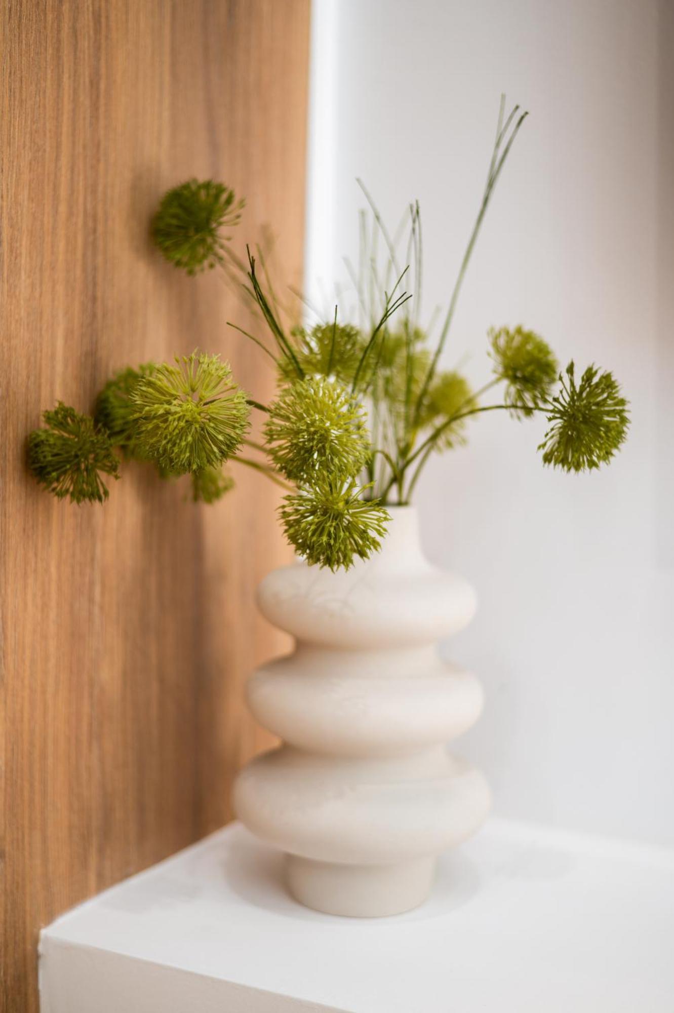 Honey Oak & Cream Patio By Nest Apartment Thessaloniki Room photo